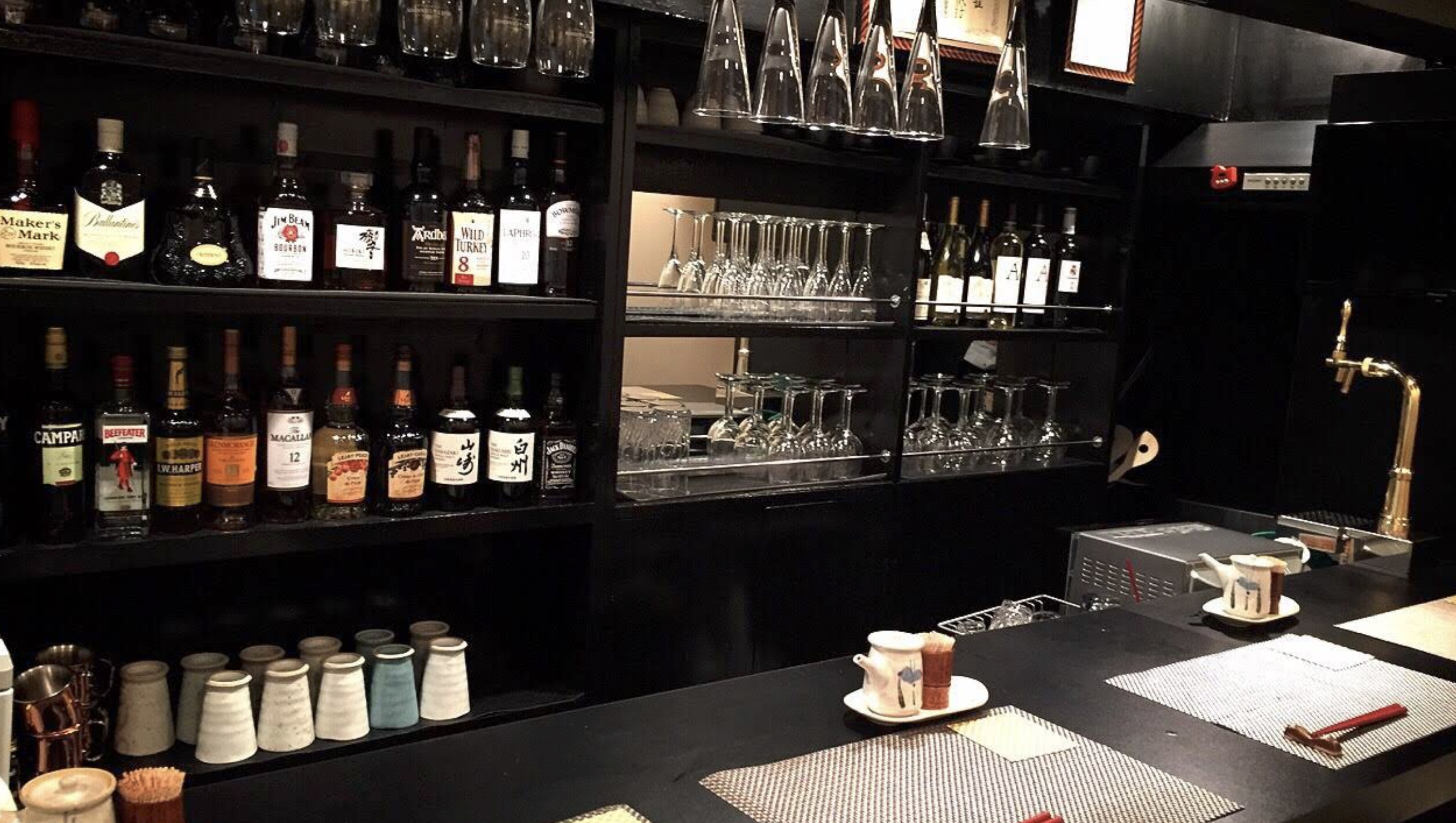 BAR 杏 店内写真